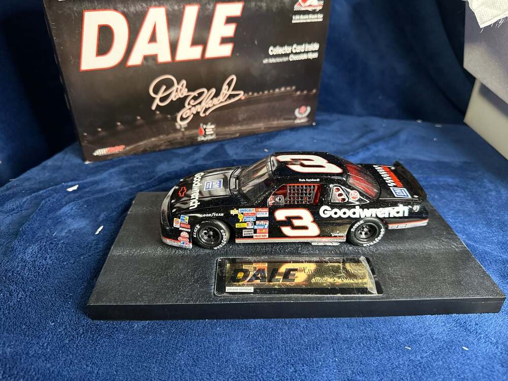 Motorsports Authentics Dale Earnhardt #3 Goodwrench 1990 Chevrolet Lumina "Engin